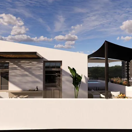 Amethyst Seafront Luxury Suites *